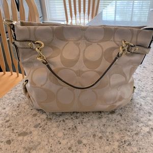 Coach bag | shoulder bag | hand bag | woman’s purse | gold purse | medium size